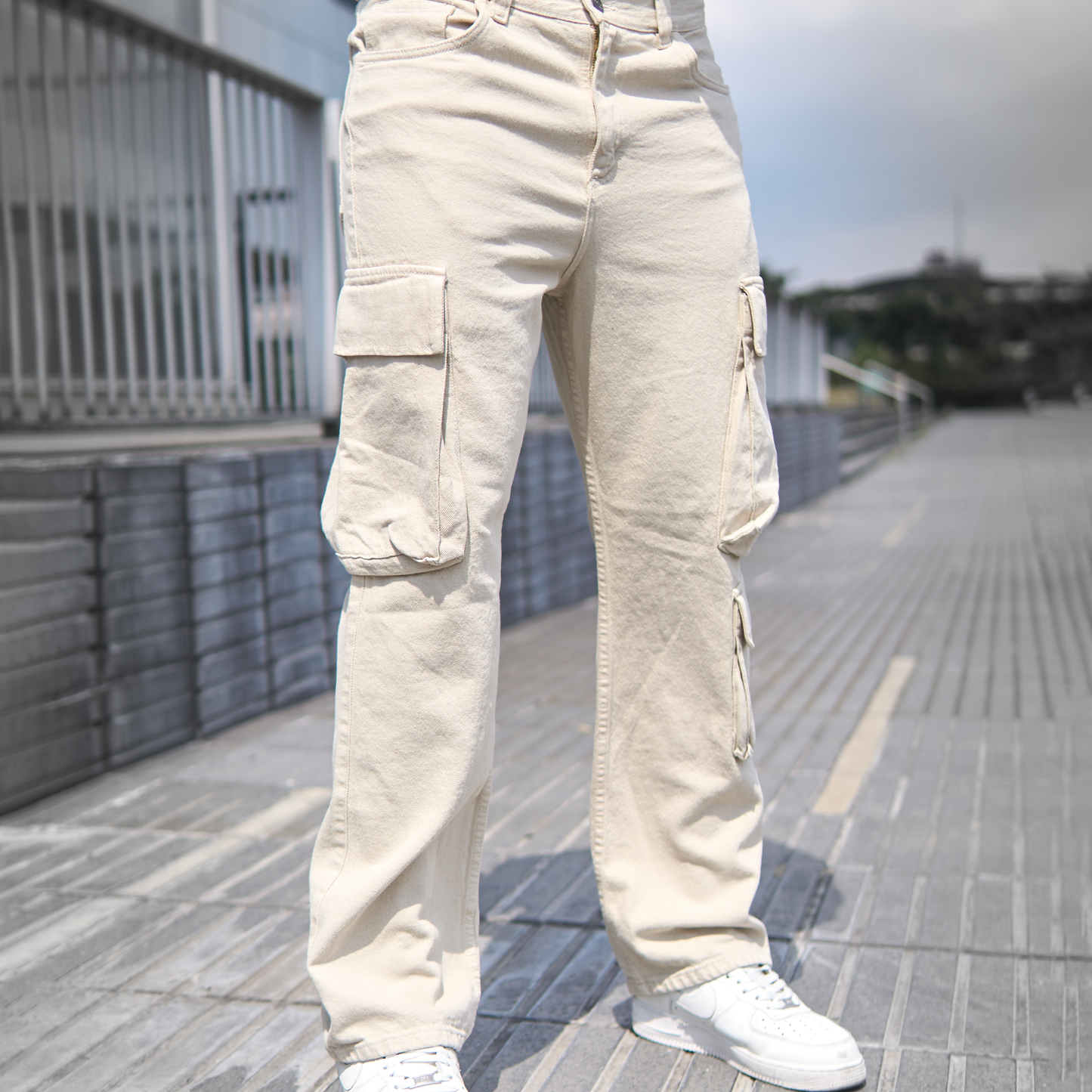 Pantalón cargo beige